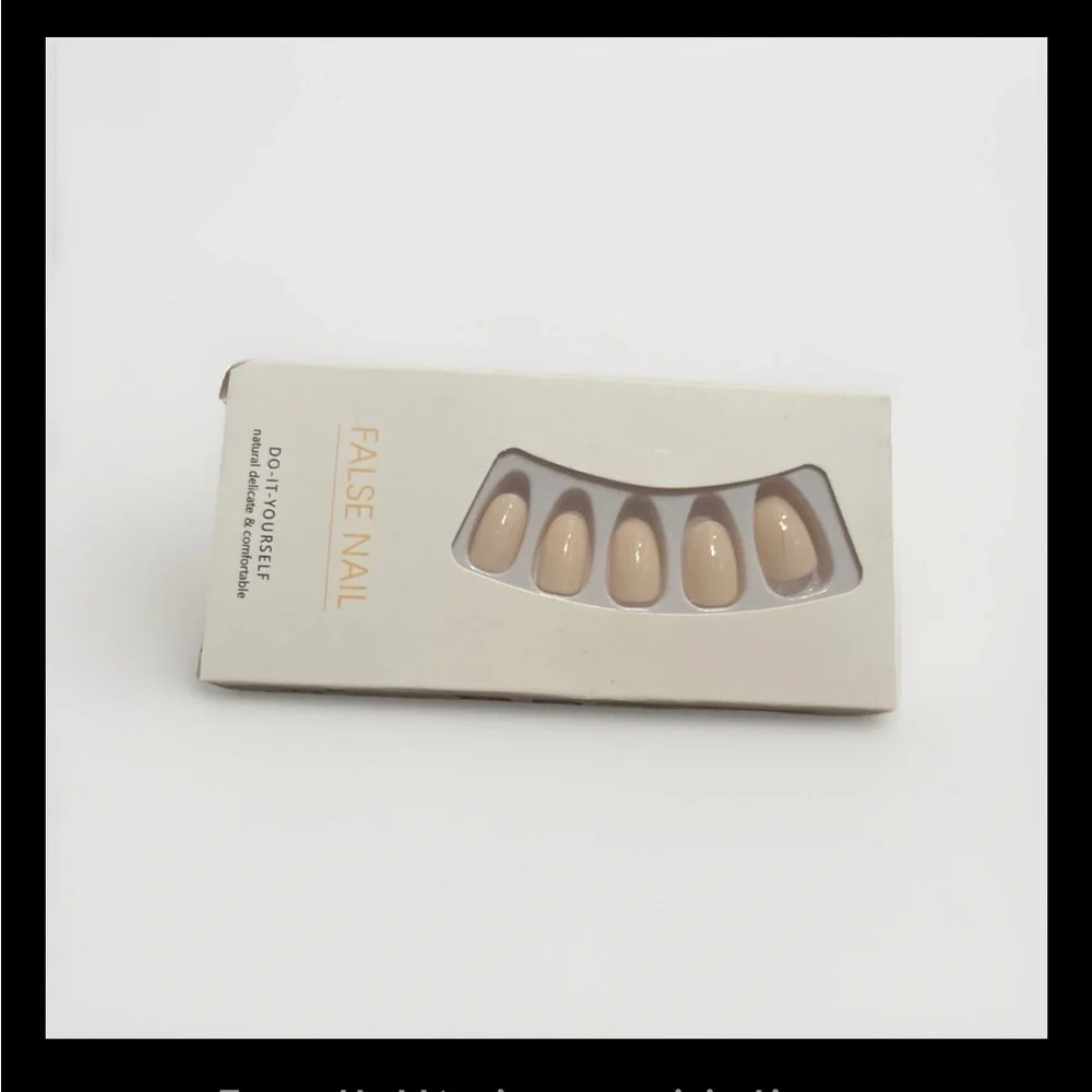 Press On Nails Set - Picture 4 of 6